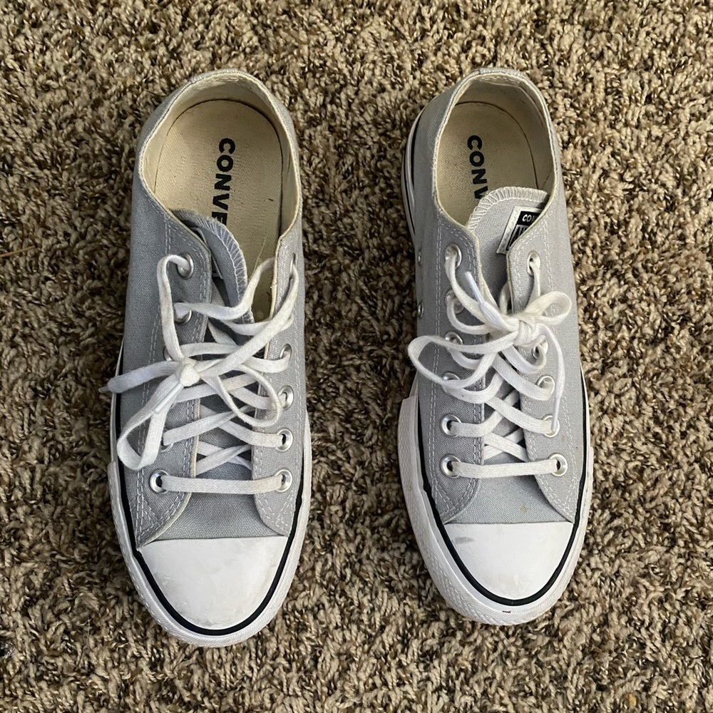 Grey platform low top converse!